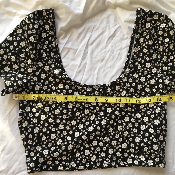 Forever 21 Black Floral Short Sleeve Crop Top M - Picture 5 of 8